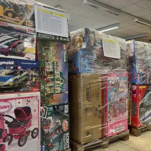 Games liquidation pallets mixed with toys